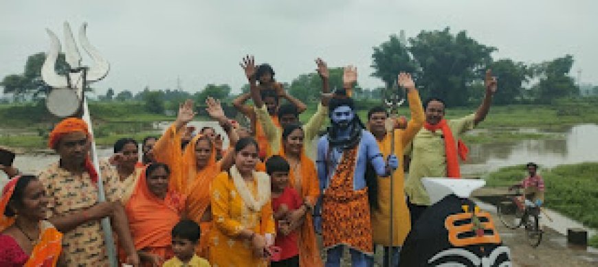 पिथौरा में सावन के अंतिम सोमवार पर उमड़ा आस्था का सैलाब, 51 फीट विशाल कांवर यात्रा ने किया नगर को शिवमय