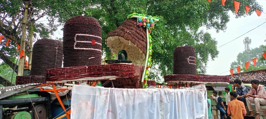 अंतिम सावन सोमवार पर सरायपाली में निकली 51 और 31 फीट लंबी कांवड़ यात्रा, हर-हर महादेव के जयघोष से गूंजा शहर