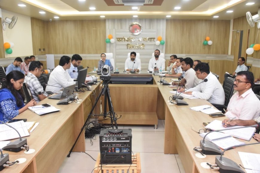 बाढ़ और जलभराव वाले क्षेत्रों में लगेंगे विशेष स्वास्थ्य शिविर, कलेक्टर ने दिए निगरानी और उपचार के निर्देश