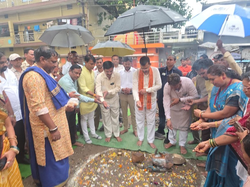 रायपुर ग्रामीण विधायक मोतीलाल साहू ने दलदलसिवनी में नवीन रंगमंच निर्माण का किया भूमिपूजन