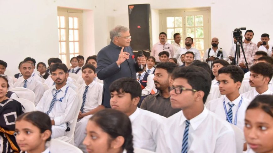 दुनिया के सबसे बड़े लोकतंत्र का भविष्य हैं छात्र: CEC ज्ञानेश कुमार