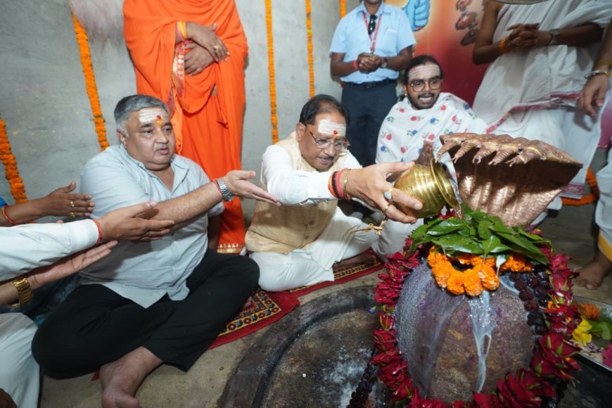 मुख्यमंत्री विष्णुदेव साय ने बाबा कर्मेश्वर का किया रुद्राभिषेक, कर्रा में मंगल भवन निर्माण की घोषणा