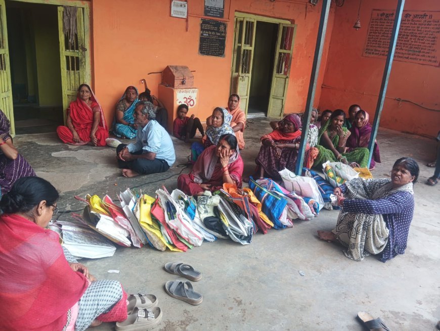 उमरेठ की सरकारी राशन दुकान पर उठे सवाल, दिव्यांग और बुजुर्ग हितग्राही लंबी कतार में खड़े होकर कर रहे राशन का इंतजार