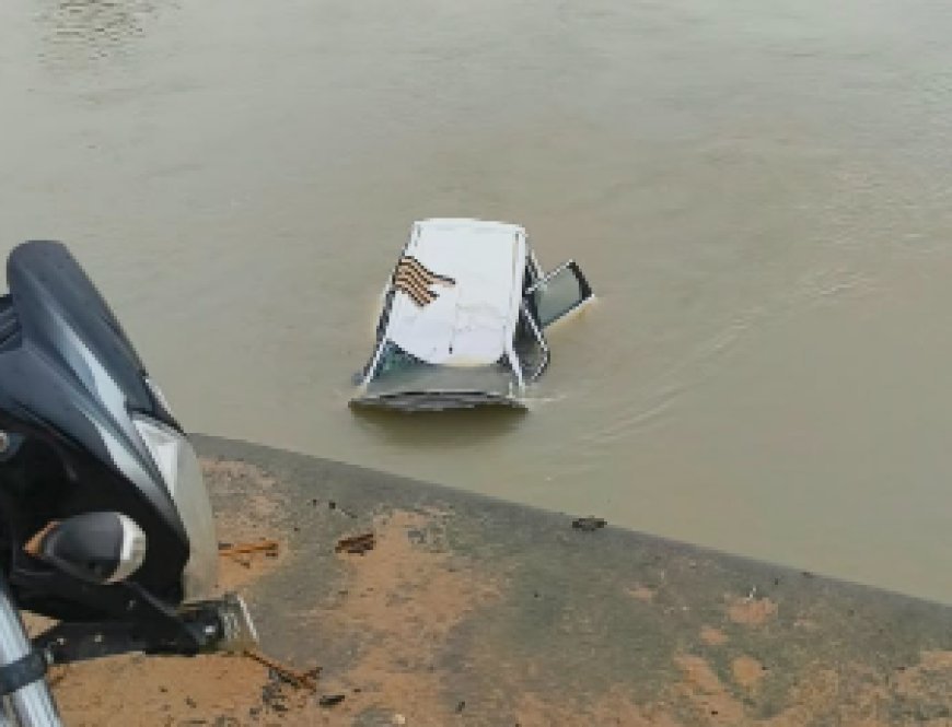 महासमुन्द के सांकरा में बड़ा सड़क हादसा, कार-बाइक की टक्कर के बाद जोंक नदी में गिरे 7 लोग, एक की मौत और एक लापता