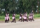 स्कूल से कलेक्ट्रेट तक छात्राओं का पैदल मार्च, बिजली और शिक्षकों की कमी को लेकर जताई नाराजगी