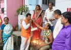 राजीव नगर में पीएम आवास के लाभार्थियों ने जलाए आशीर्वाद के दीप