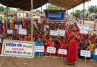 डिंडोरी में रसोइया संघ की महिलाओं का धरना, समय पर राशि और राशन देने की मांग