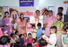 आंगन मिलन सेवा में बच्चों से घुले-मिले उप मुख्यमंत्री विजय शर्मा, खिलौने और चॉकलेट बांटकर बढ़ाया उत्साह