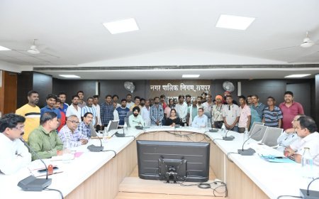 फुंडहर गौधाम में बारिश से गोवंश की सुरक्षा के लिए तत्काल तिरपाल लगाने के निर्देश