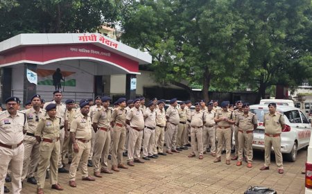 जन्माष्टमी और गणेशोत्सव को लेकर धमतरी में पुलिस का फ्लैग मार्च, असामाजिक तत्वों पर कड़ी कार्रवाई का संदेश