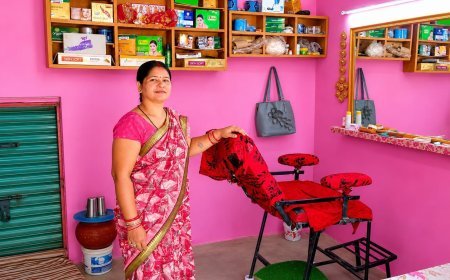 पीएम-अजय योजना से मिला 50 हजार का अनुदान और ऋण, ब्यूटी पार्लर बना सती बाई की आत्मनिर्भरता का जरिया