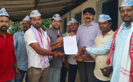 पखांजूर में जर्जर सड़क को लेकर AAP ने सौंपा ज्ञापन, ओवरलोड वाहनों पर कार्रवाई की मांग