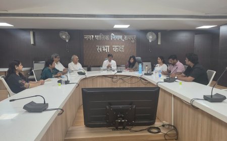 ‘रायपुर अनफिल्टर्ड’ पॉडकास्ट को लेकर नगर निगम में महत्वपूर्ण बैठक, शहर और छत्तीसगढ़ की अनसुनी कहानियों को मिलेगा डिजिटल मंच