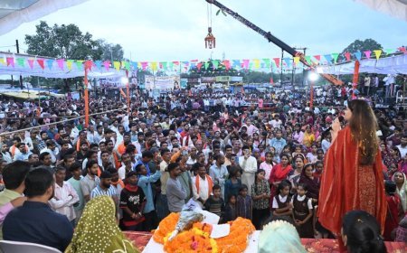 कुंडा में भव्य श्रीकृष्ण जन्माष्टमी महोत्सव, दही हांडी प्रतियोगिता में युवाओं ने दिखाया उत्साह