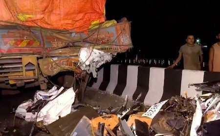 केरल के त्रिशूर में खड़ी लॉरी से टकराई कार, तमिलनाडु के 8 छात्रों की सड़क हादसे में मौत