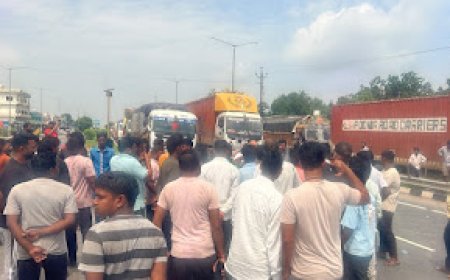 झलप में सड़क की बदहाली पर फूटा ग्रामीणों का गुस्सा, NH-53 पर किया चक्काजाम