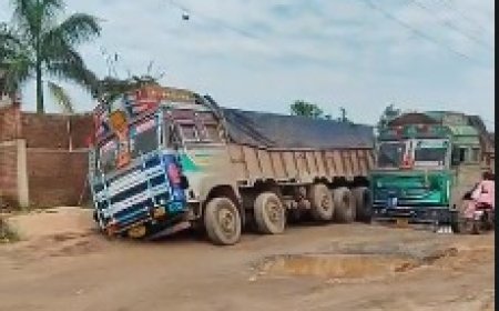 झलप में सड़क की बदहाली पर फूटा ग्रामीणों का गुस्सा, NH-53 पर किया चक्काजाम