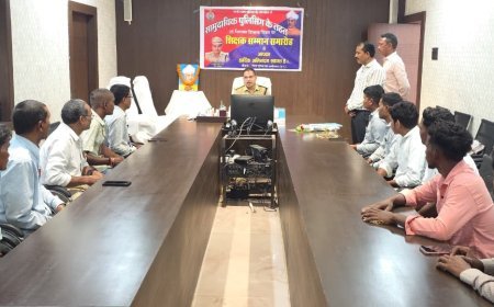 शिक्षक दिवस पर पुलिस कप्तान ने बढ़ाया गुरुजनों का मान, कबीरधाम में 30 शिक्षकों का सम्मान