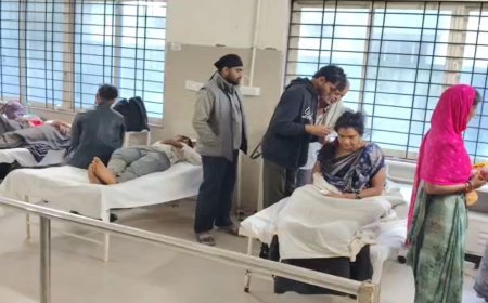भीषण सड़क हादसे में 32 यात्री घायल, अनियंत्रित बस डिवाइडर से टकराई