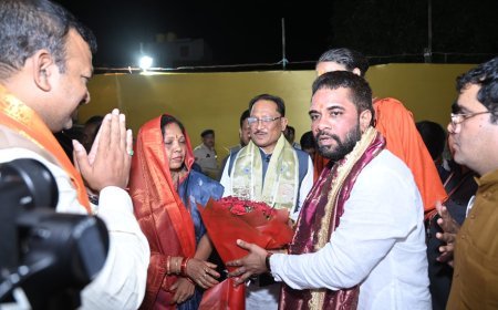 गुढ़ियारी में भक्ति और संस्कृति का भव्य संगम, बसंत अग्रवाल के संयोजन में संपन्न हुआ विशाल दही हांडी उत्सव