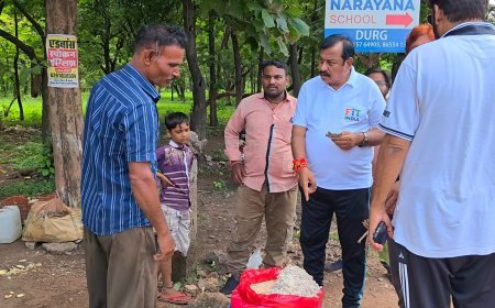 मॉल नहीं, सड़क किनारे रुके सांसद विजय बघेल, खरीदा 1200 रुपए किलो का फूटू