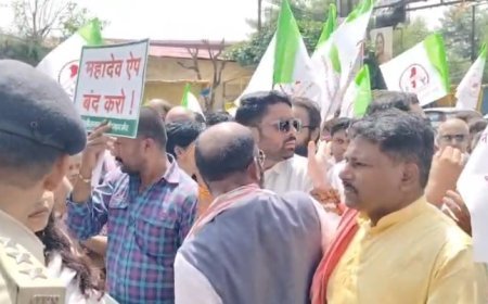 महादेव ऐप के खिलाफ राजभवन घेराव के लिए निकला छत्तीसगढ़ स्वाभिमान मंच, पुलिस ने रोका