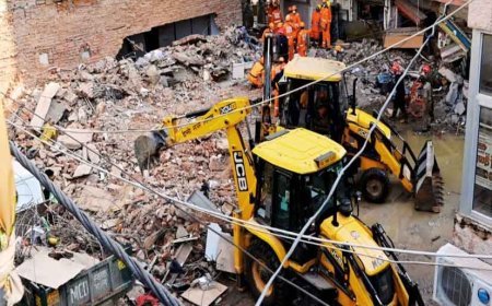सत्य निकेतन हादसे के बाद MCD का बड़ा एक्शन, 24 संपत्तियां ध्वस्त, 7 सील और 35 को नोटिस