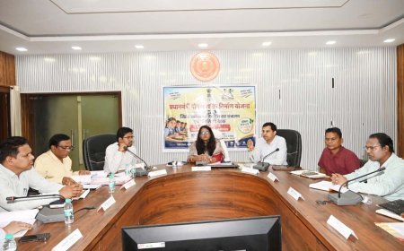 कबीरधाम में सेवा संकल्प अभियान को सफल बनाने कलेक्टर तुलिका प्रजापति ने दिए निर्देश