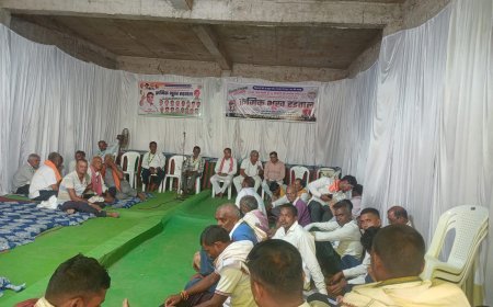 धमधा में किसानों की भूख हड़ताल दूसरे दिन भी जारी, 54 ऋण माफी प्रकरणों के निराकरण की मांग