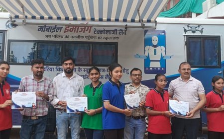 पंडरिया में भावना दीदी की साइंस पाठशाला की शुरुआत, ड्रोन, रोबोटिक्स और AI की आधुनिक तकनीकों से रूबरू हुए विद्यार्थी
