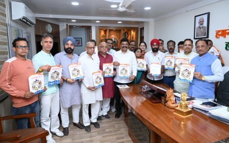मुख्यमंत्री विष्णु देव साय ने स्वदेशी मेले के पोस्टर और ब्रोशर का किया विमोचन, बस्तर से सरगुजा तक लगेंगे मेले