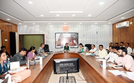 कबीरधाम में कुपोषण की रोकथाम और स्वास्थ्य सुविधाओं पर जोर, कलेक्टर तुलिका प्रजापति ने दिए निर्देश