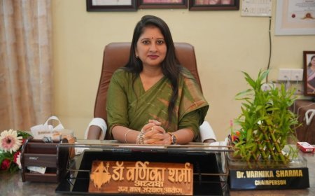 स्कूलों और बालिका छात्रावासों में सेनेटरी पैड वेंडिंग मशीन की सुविधा पर जोर, डॉ. वर्णिका शर्मा ने की अनुशंसा