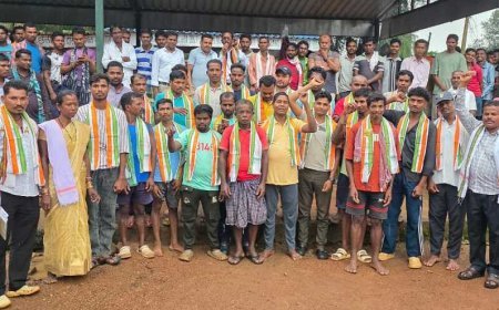 सुकमा के बुरद्दी में कांग्रेस मंडल की बैठक, भाजपा के 18 और CPI के एक कार्यकर्ता ने ली कांग्रेस की सदस्यता