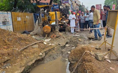 बिना अनुमति सड़क खोदने पर नेता प्रतिपक्ष आकाश तिवारी ने जताई नाराजगी, कंपनी पर जुर्माने की मांग