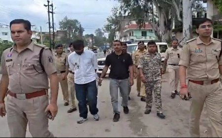बेल्ट-कड़े से IPS के बेटे की पिटाई का मामला, दो आरोपी गिरफ्तार, पुलिस ने शहर में निकाला जुलूस