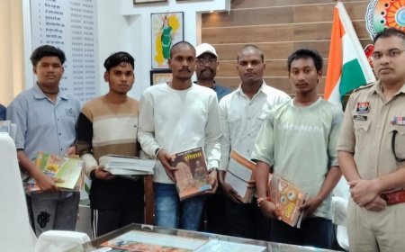 वनांचल के विद्यार्थियों को शिक्षा के पंख दे रही कबीरधाम पुलिस, पढ़ाई के लिए बांटी शैक्षणिक सामग्री