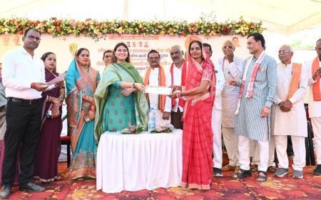 विधायक भावना बोहरा ने रखी सरदार पटेल की प्रतिमा की नींव, शेयरधारक किसानों को शक्कर व प्रशस्ति पत्र का किया वितरण