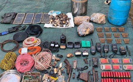 बीजापुर में माओवादी डंप से हथियार और विस्फोटक सामग्री बरामद, फरसेगढ़ क्षेत्र में संयुक्त सर्चिंग कार्रवाई