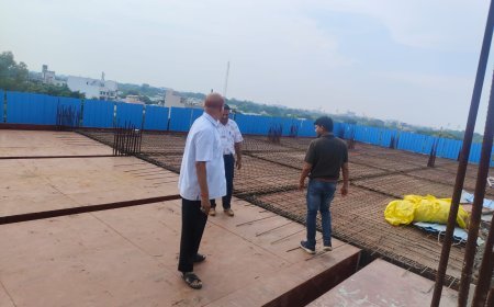 रायपुर में नगर निगम की कार्रवाई, मानसरोवर भवन के तृतीय तल पर बिना अनुमति निर्माण रोका
