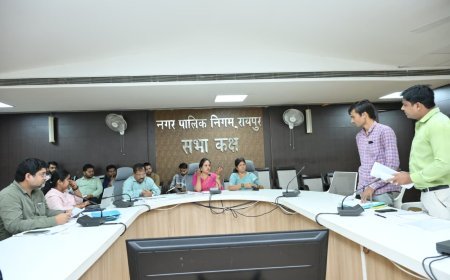 रायपुर में पर्वों से पहले स्ट्रीट लाइट व्यवस्था दुरुस्त करने के निर्देश, महापौर मीनल चौबे ने अधिकारियों को दिए सख्त निर्देश