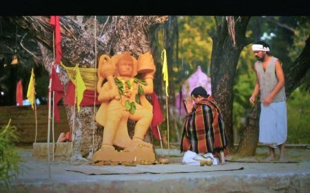 ‘हनुमान अंश’ फिल्म देखने पहुंचीं छात्राएं, पुरन्दर मिश्रा बोले- बच्चों को संस्कार और अच्छी सोच की ओर ले जाना जिम्मेदारी