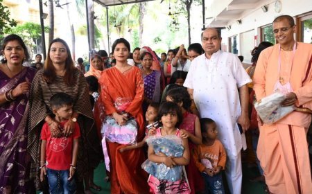 प्रधानमंत्री मोदी के जन्मदिवस पर पुरन्दर मिश्रा की सेवा पहल, आंगनबाड़ी बच्चों को वितरित किए वस्त्र