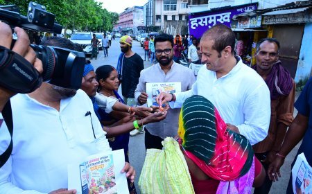 UPI पर 0.4% MDR को लेकर विकास उपाध्याय ने केंद्र सरकार पर साधा निशाना, व्यापारियों के हित में पुनर्विचार की मांग