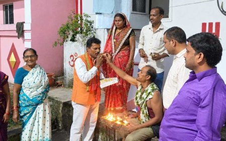 राजीव नगर में पीएम आवास के लाभार्थियों ने जलाए आशीर्वाद के दीप
