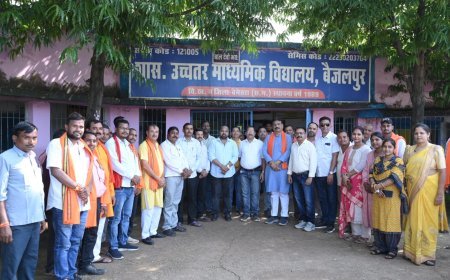 सेवा संकल्प अभियान के तहत विधायक दीपेश साहू ने बैजलपुर स्कूल में किया वृक्षारोपण, स्वच्छता अभियान में भी लिया हिस्सा