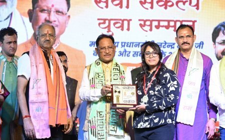 सेवा संकल्प युवा सम्मान में विभिन्न क्षेत्रों के युवाओं का सम्मान, तनू श्री दास भी सम्मानित