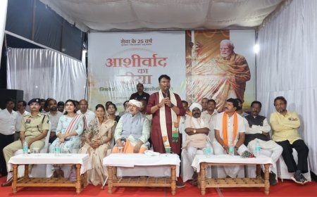 आशीर्वाद के 1.28 लाख दीपों से जगमगाया नारायणपुर, गोठियारी तालाब में 51 हजार दीप प्रज्ज्वलित