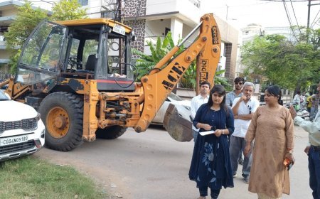 समता कॉलोनी में नक्शा स्वीकृति के विपरीत अतिरिक्त निर्माण पर निगम की कार्रवाई, भवन का हिस्सा तोड़ा