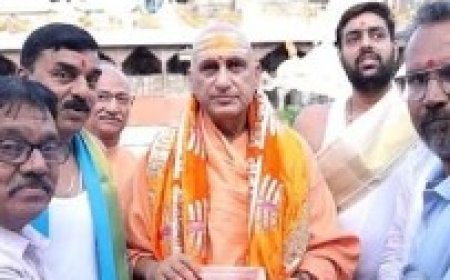 भगवान महाकाल के दरबार पहुंचे स्वामी अवधेशानंद गिरि, दर्शन व्यवस्था की सराहना